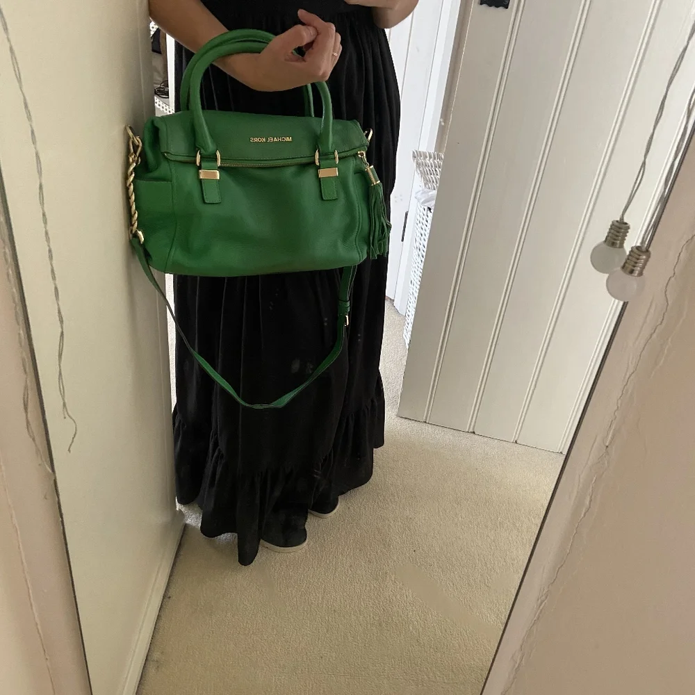 Michael Kors green real leather medium cross body bag - Picture 9 of 9